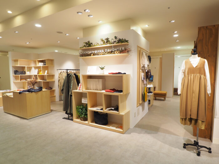 GRANDMA MAMA DAUGTHER